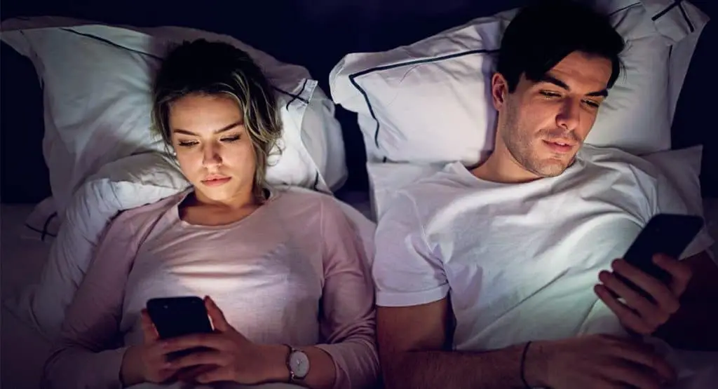 phubbing header Using Your Smartphones to Avoid Human Contact (the consequences)